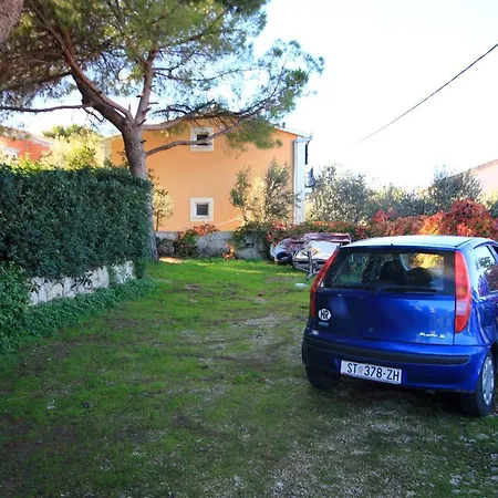 Apartment Arbanija 9423a *