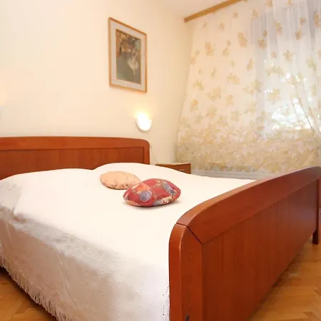 Arbanija 9423a * Τρογκίρ