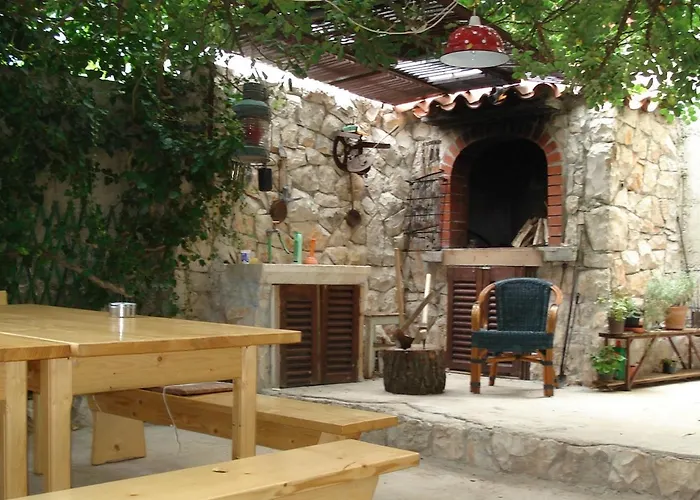 Arbanija 9423a 公寓 *